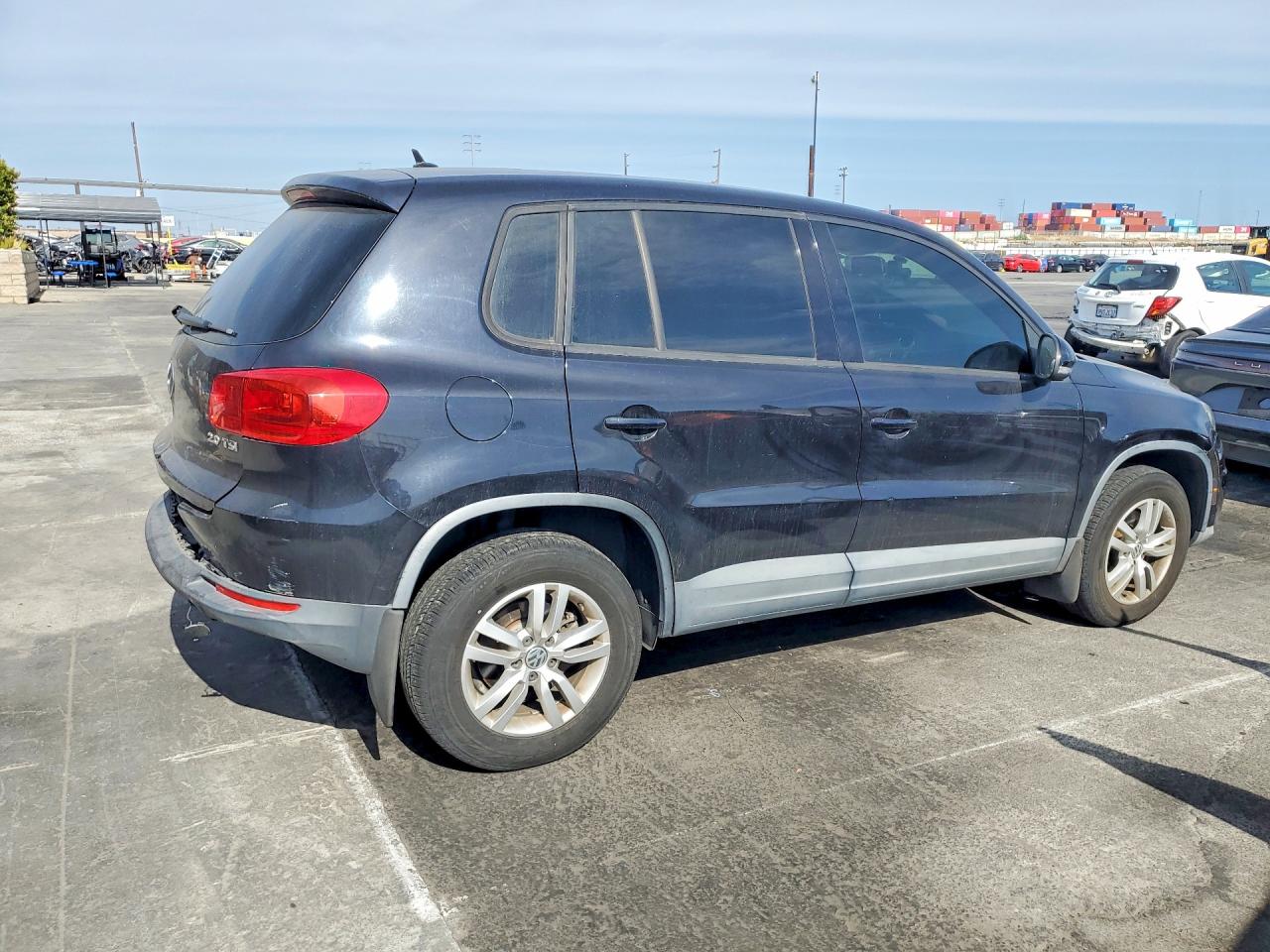 Volkswagen Tiguan S
