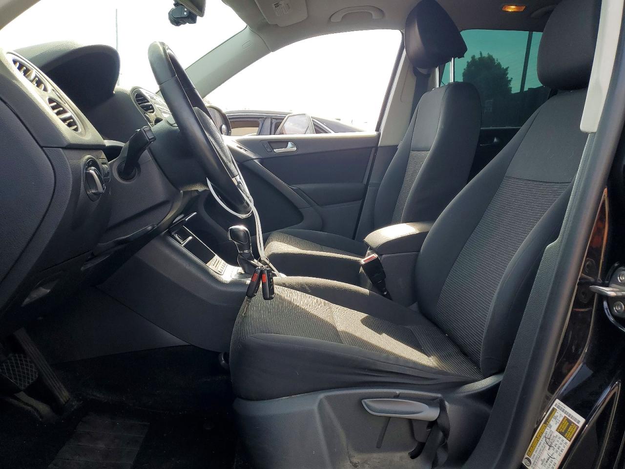 Volkswagen Tiguan S