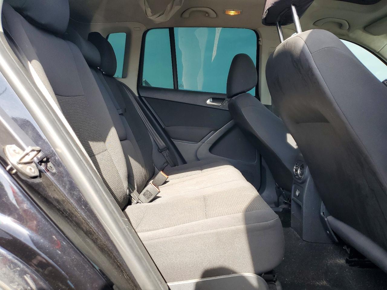 Volkswagen Tiguan S