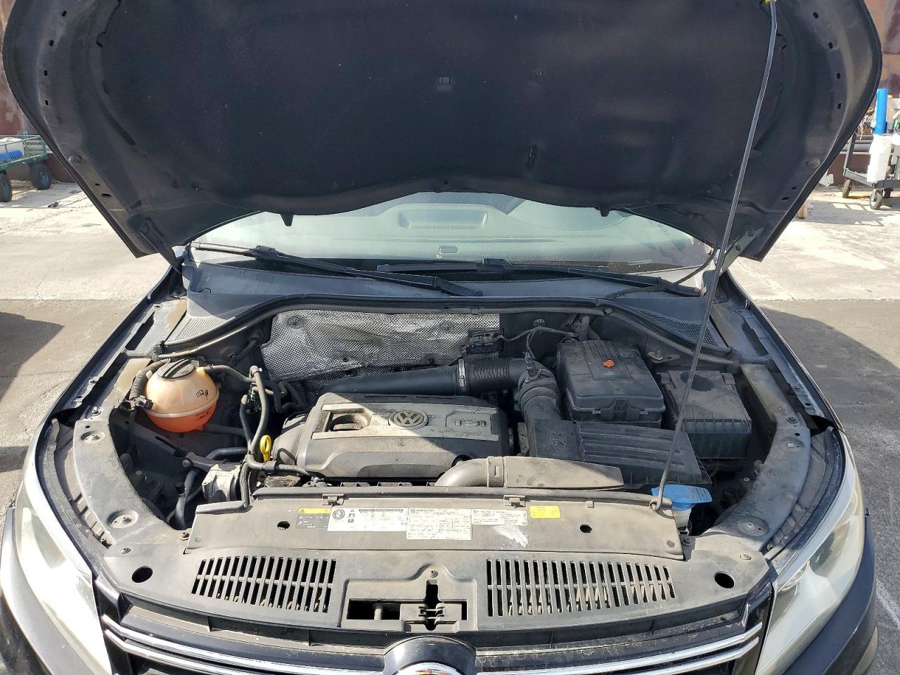 Volkswagen Tiguan S