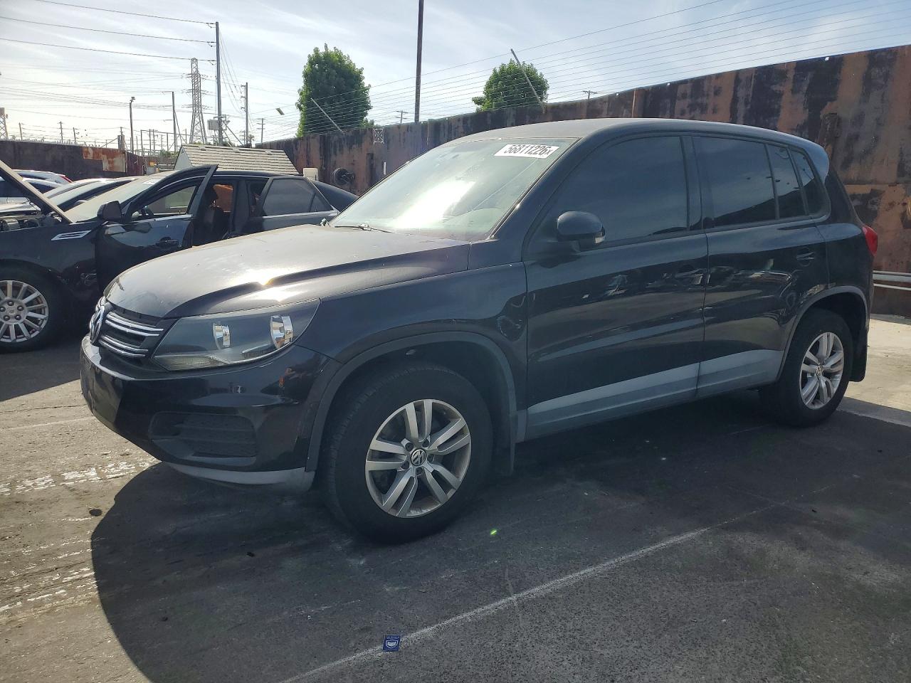 Salvage Volkswagen Tiguan Image