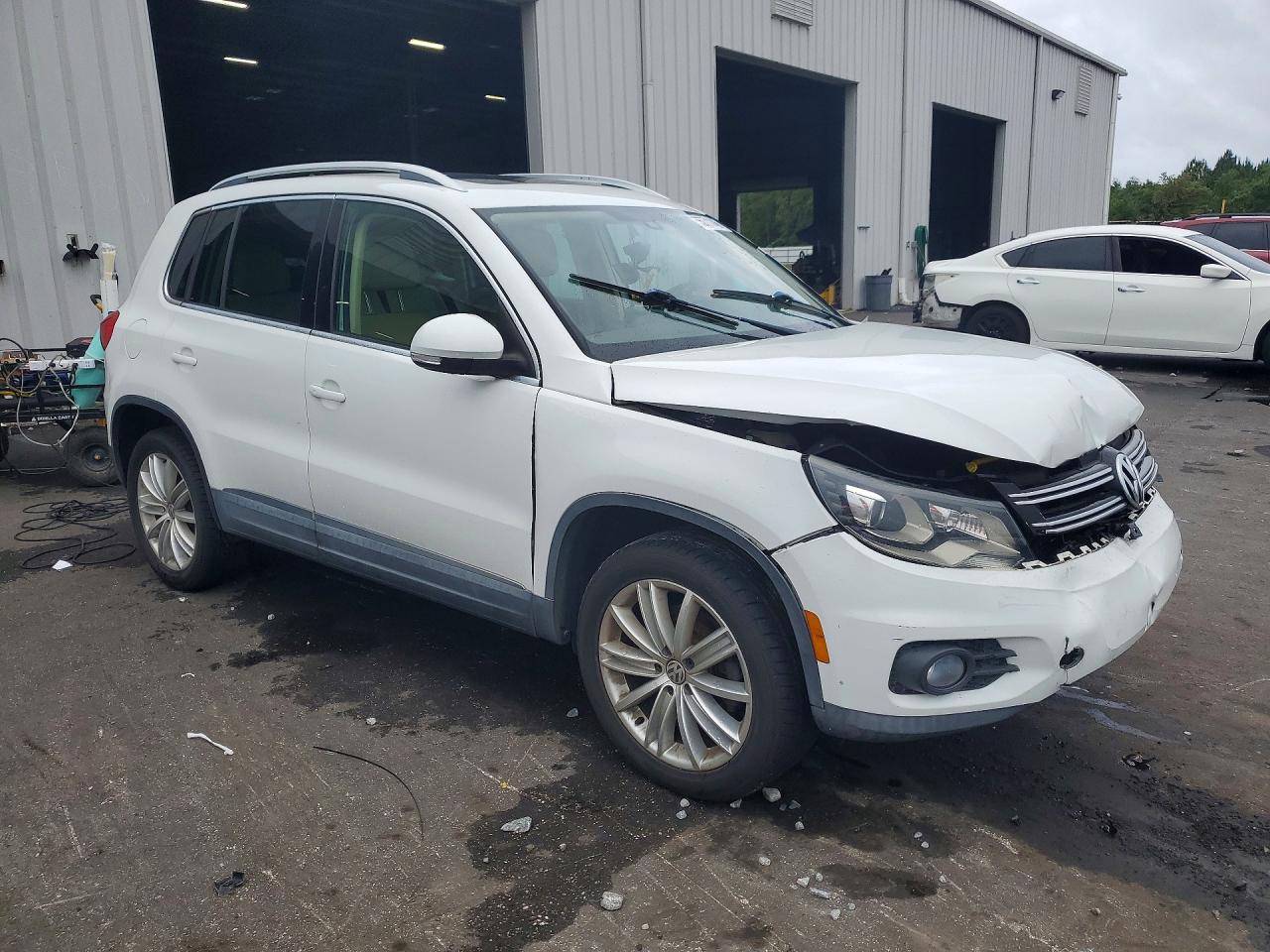 Volkswagen Tiguan S