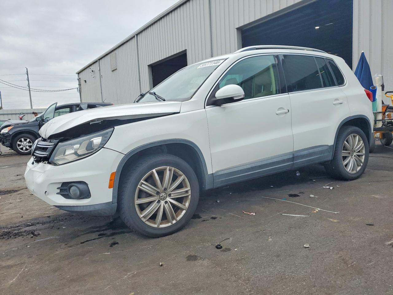 Salvage Volkswagen Tiguan Image
