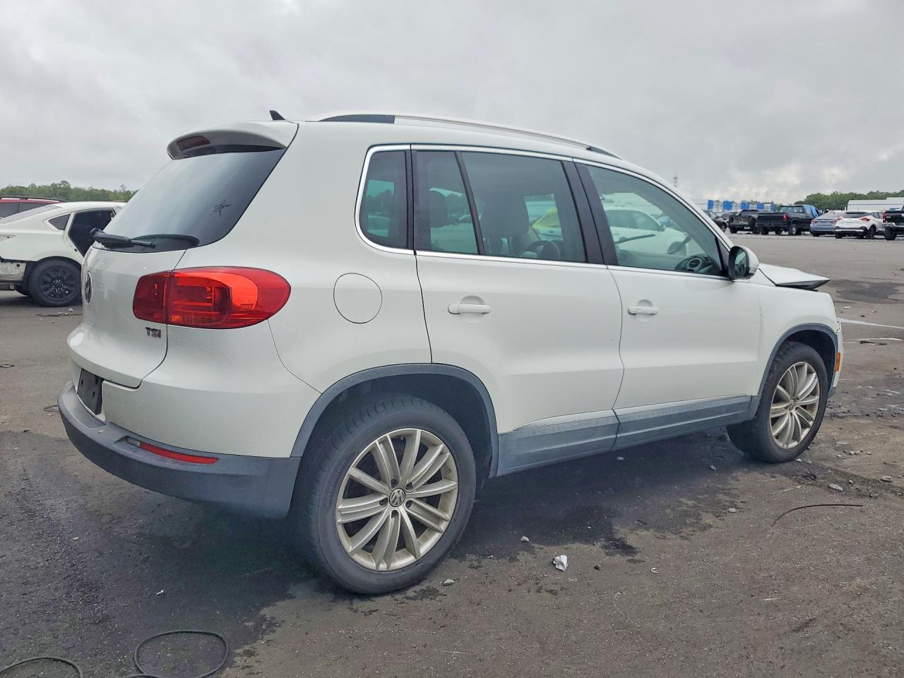 Volkswagen Tiguan S