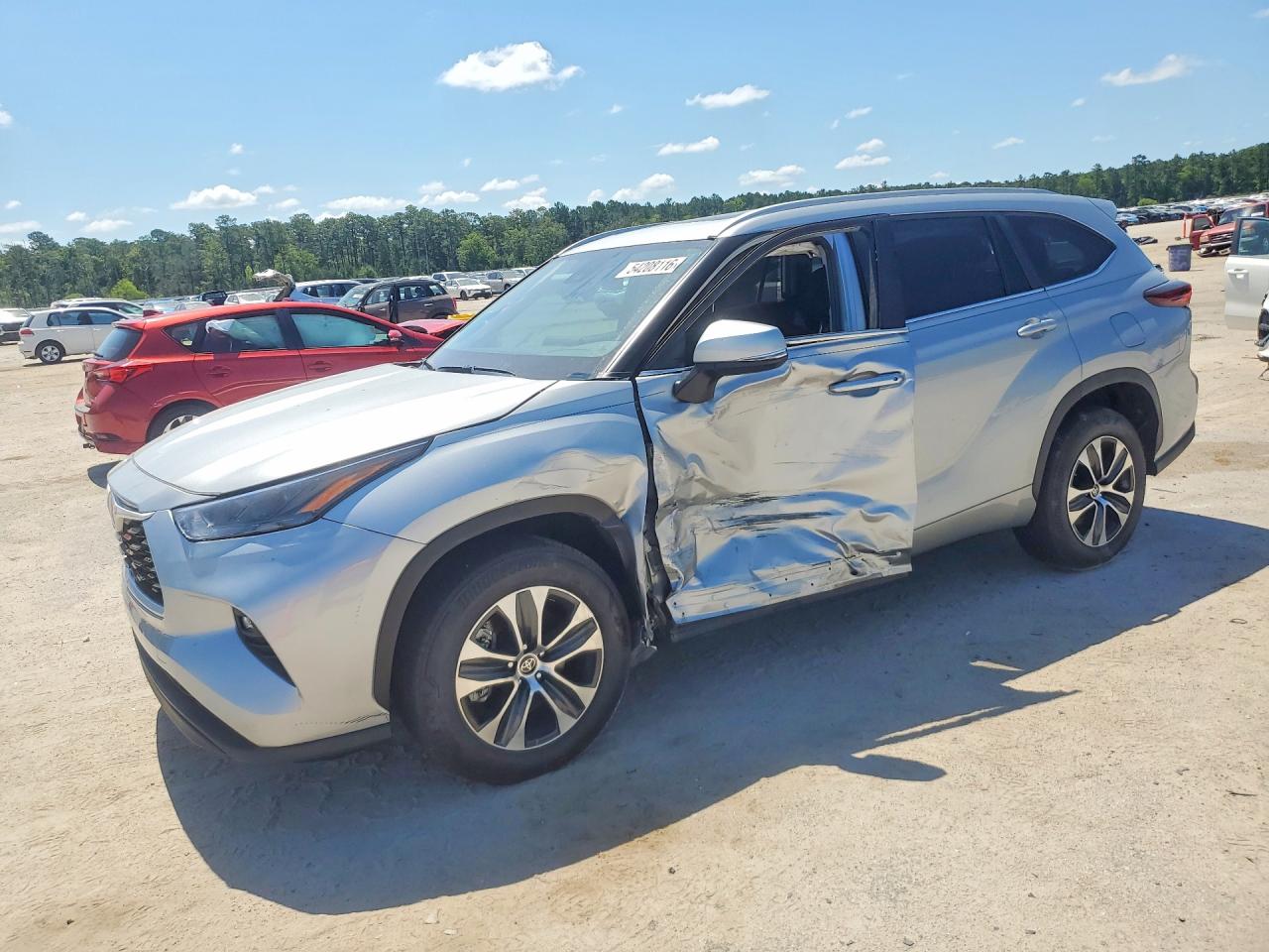 Salvage Toyota Highlander Image
