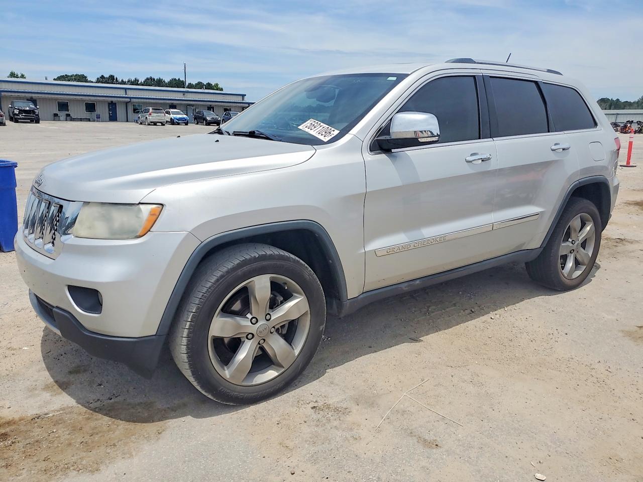 Salvage Jeep Cherokee Image