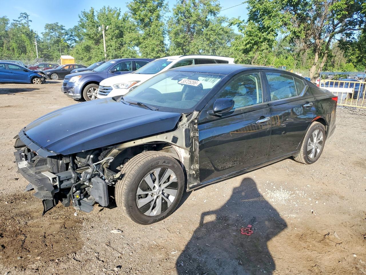 Salvage Nissan Altima Image
