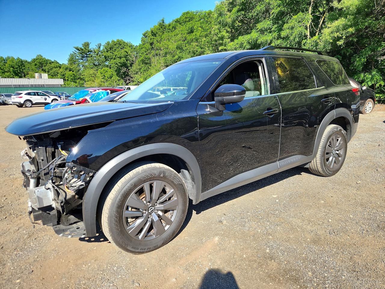 Salvage Nissan Pathfinder Image