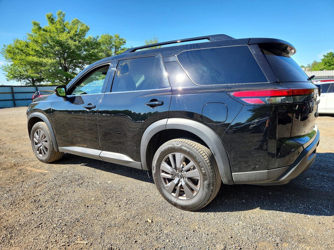 Nissan Pathfinder Sv