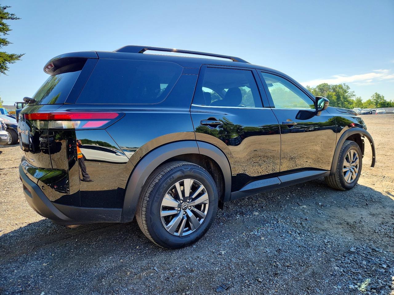 Nissan Pathfinder Sv