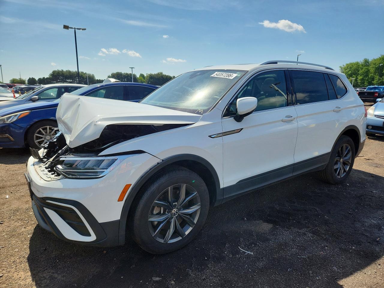 Salvage Volkswagen Tiguan Image