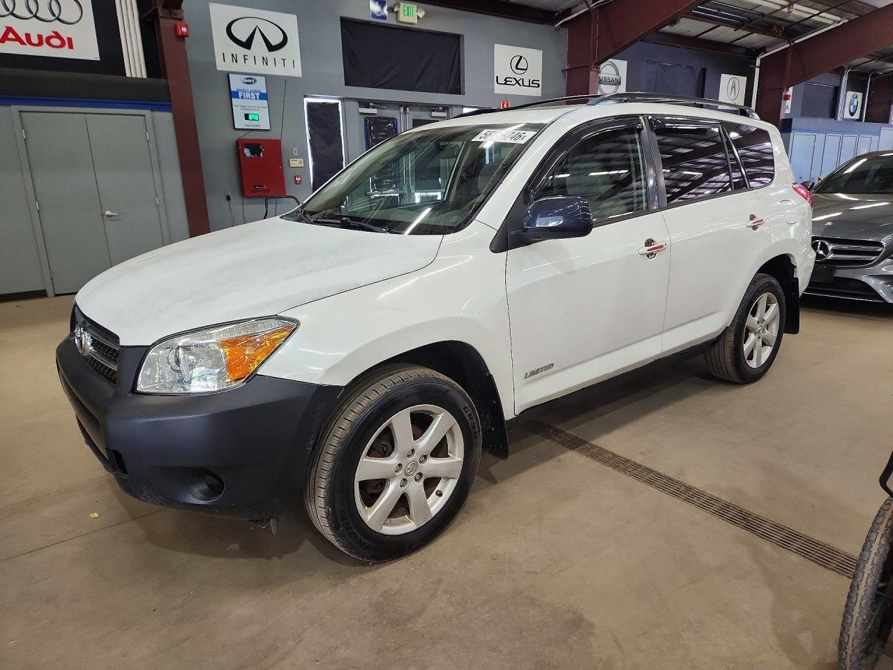 Salvage Toyota RAV4 Image