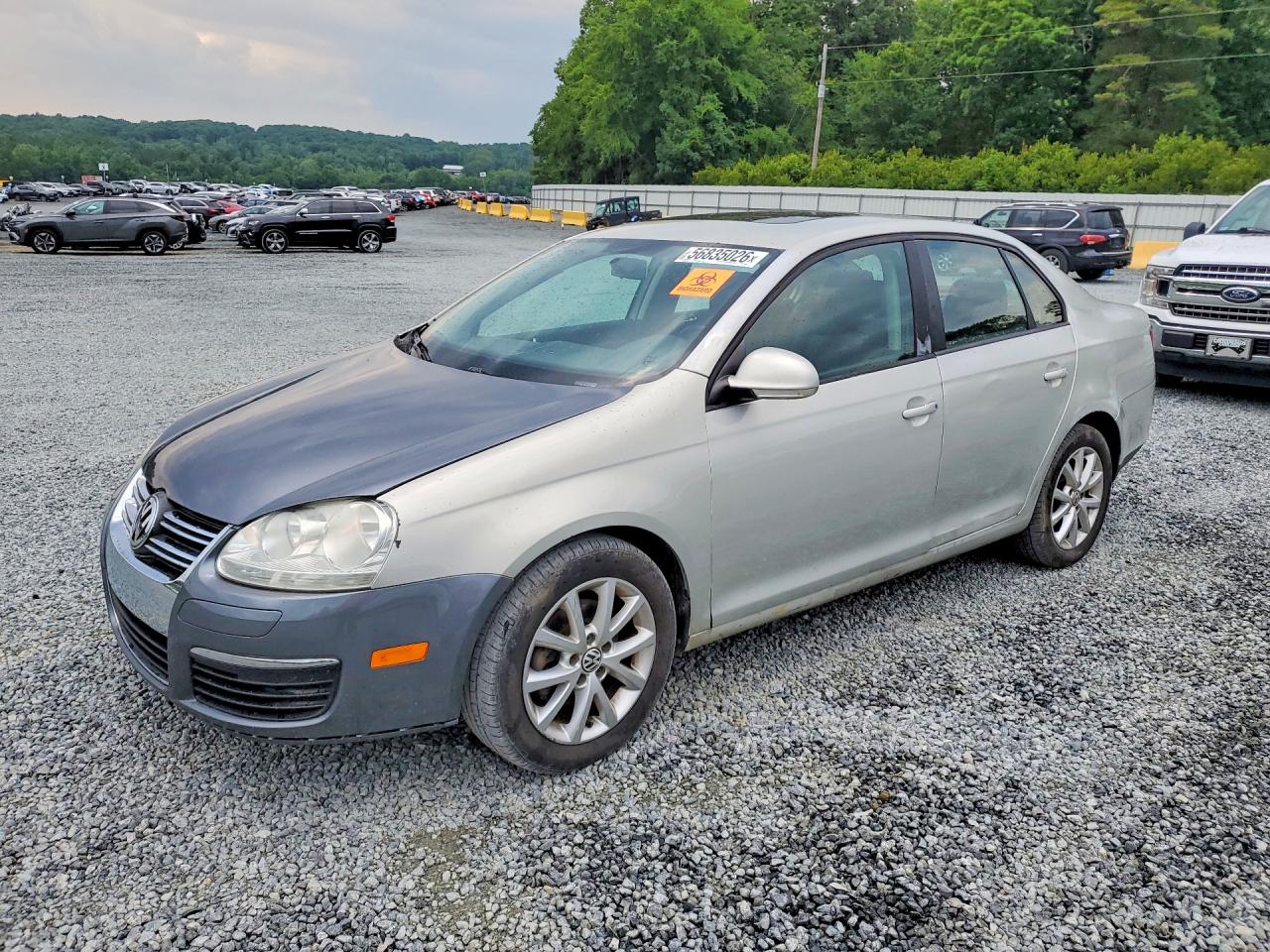 Salvage Volkswagen Jetta Image