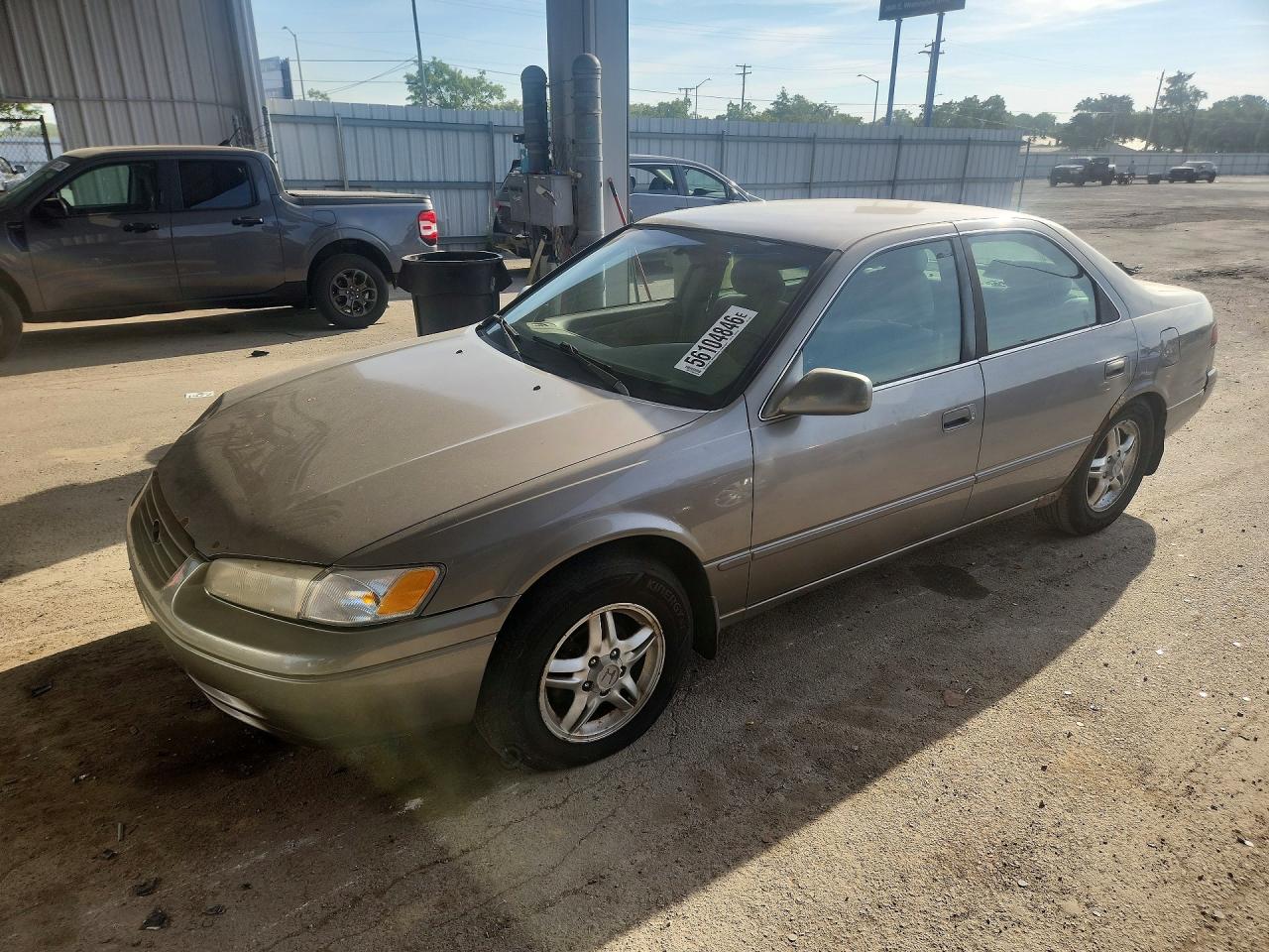 Salvage Toyota Camry Image
