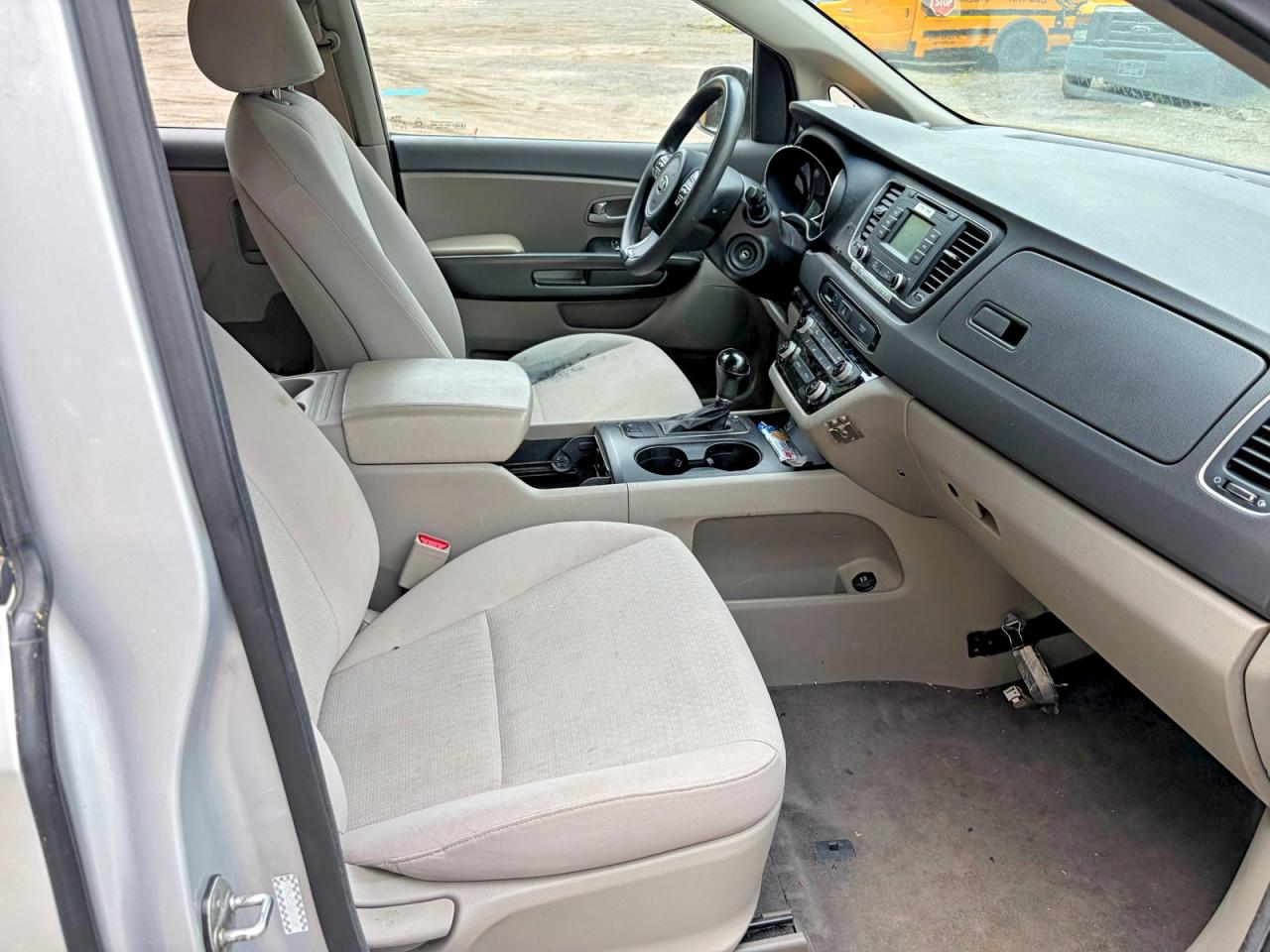 Kia Sedona L