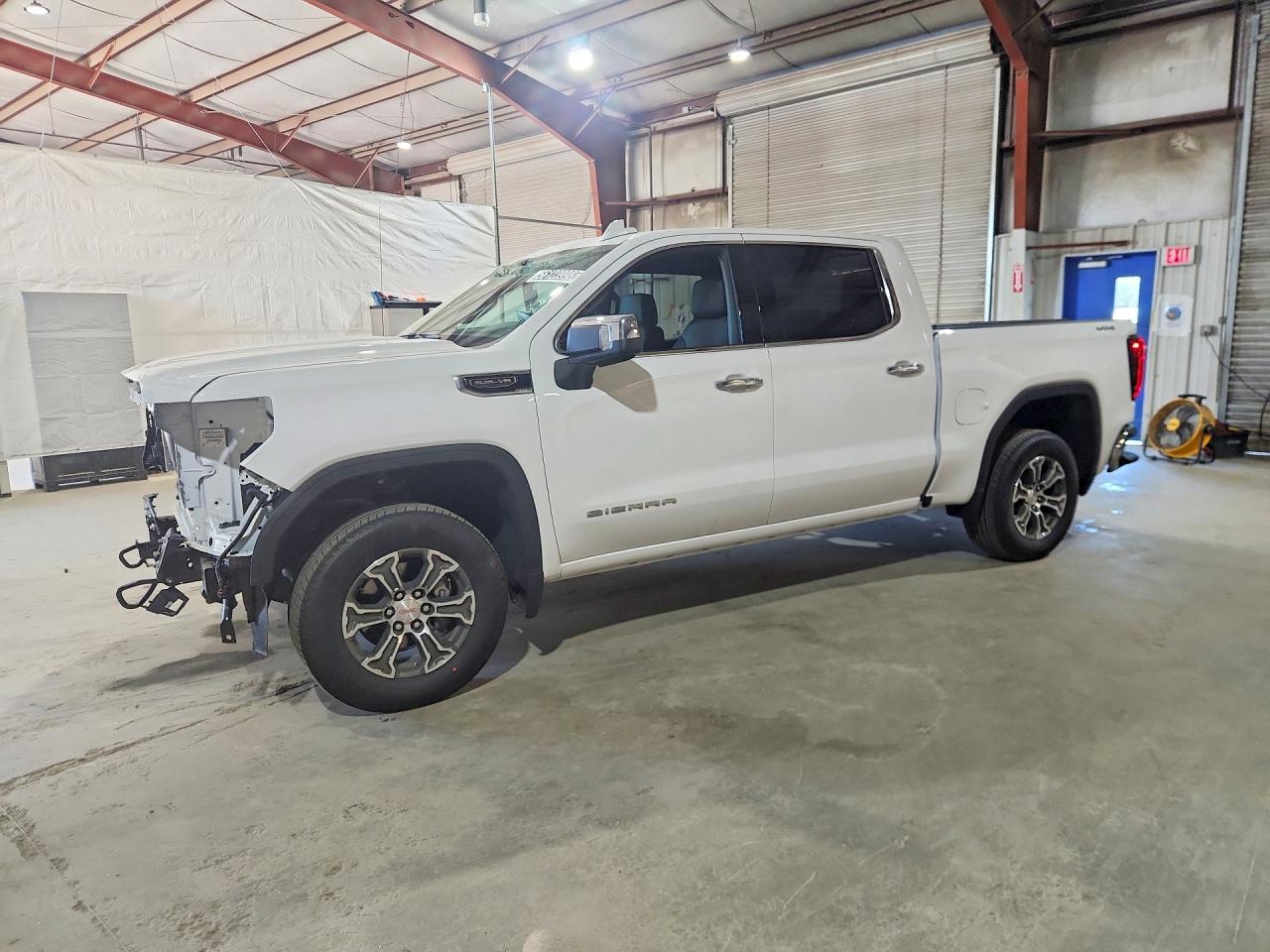 Salvage GMC Sierra Image