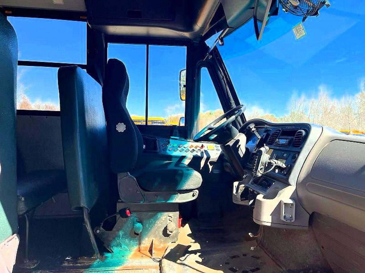 Freightliner Chassis B2b