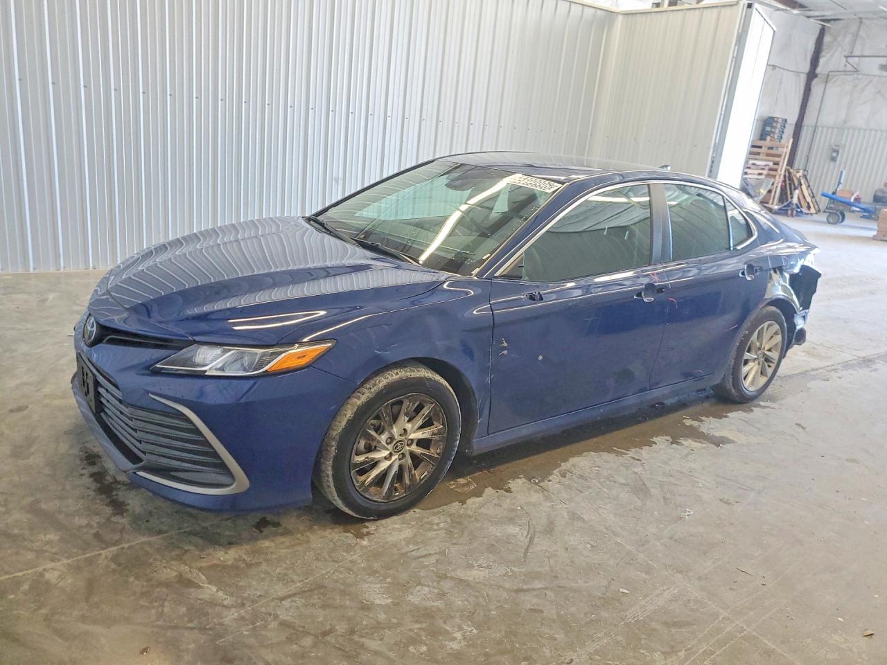 Salvage Toyota Camry Image
