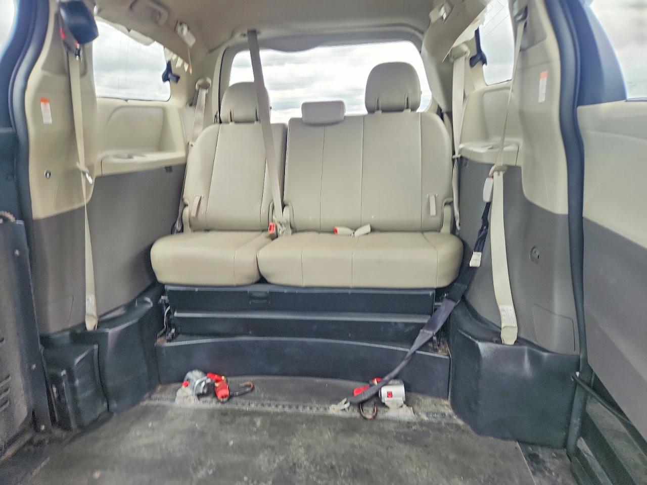 Toyota Sienna Xle 8-passenger