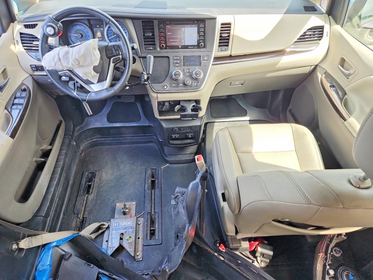 Toyota Sienna Xle 8-passenger
