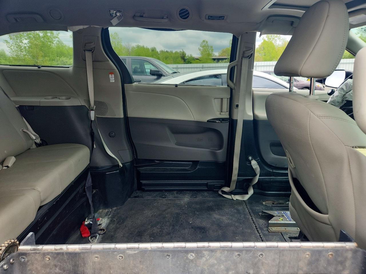 Toyota Sienna Xle 8-passenger