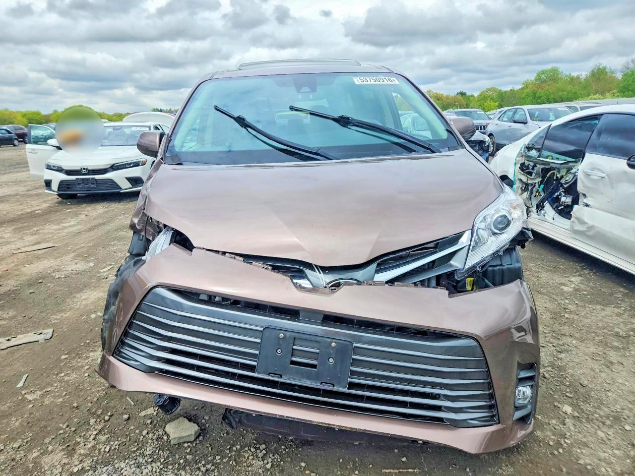 Toyota Sienna Xle 8-passenger