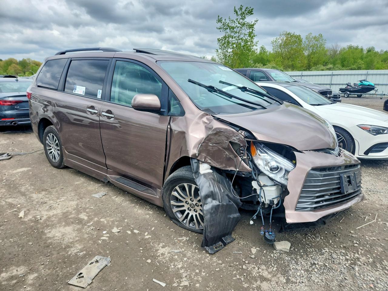 Toyota Sienna Xle 8-passenger