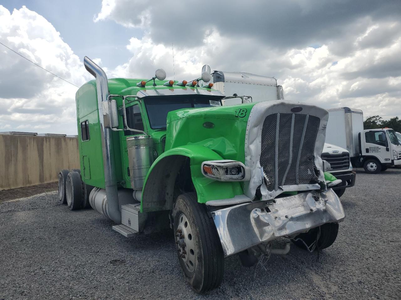 Salvage Peterbilt 389 Image
