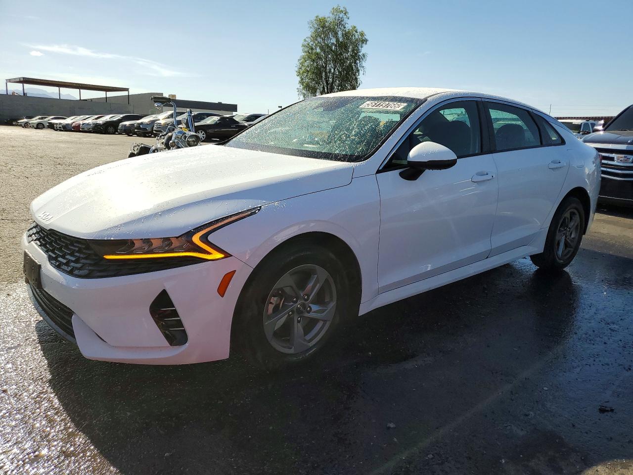Salvage Kia K5 Image