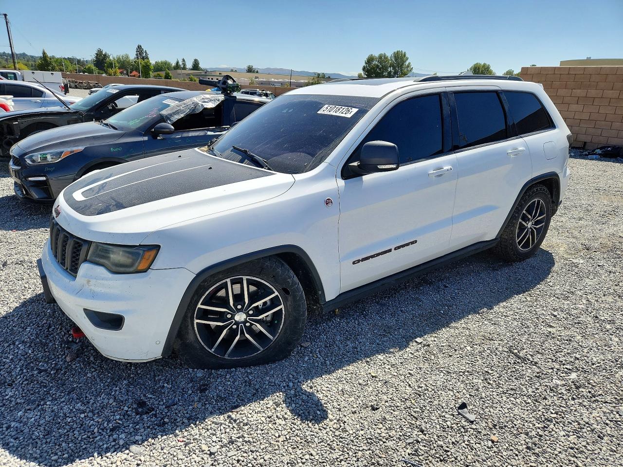 Salvage Jeep Cherokee Image