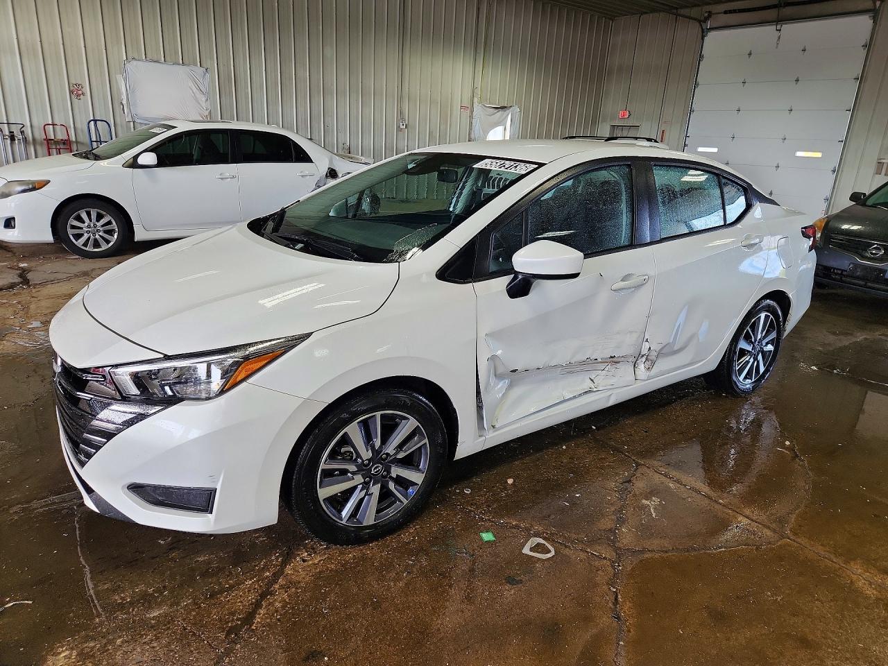 Salvage Nissan Versa Image