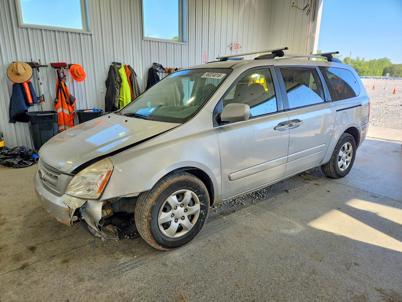 Salvage Kia Sedona Image