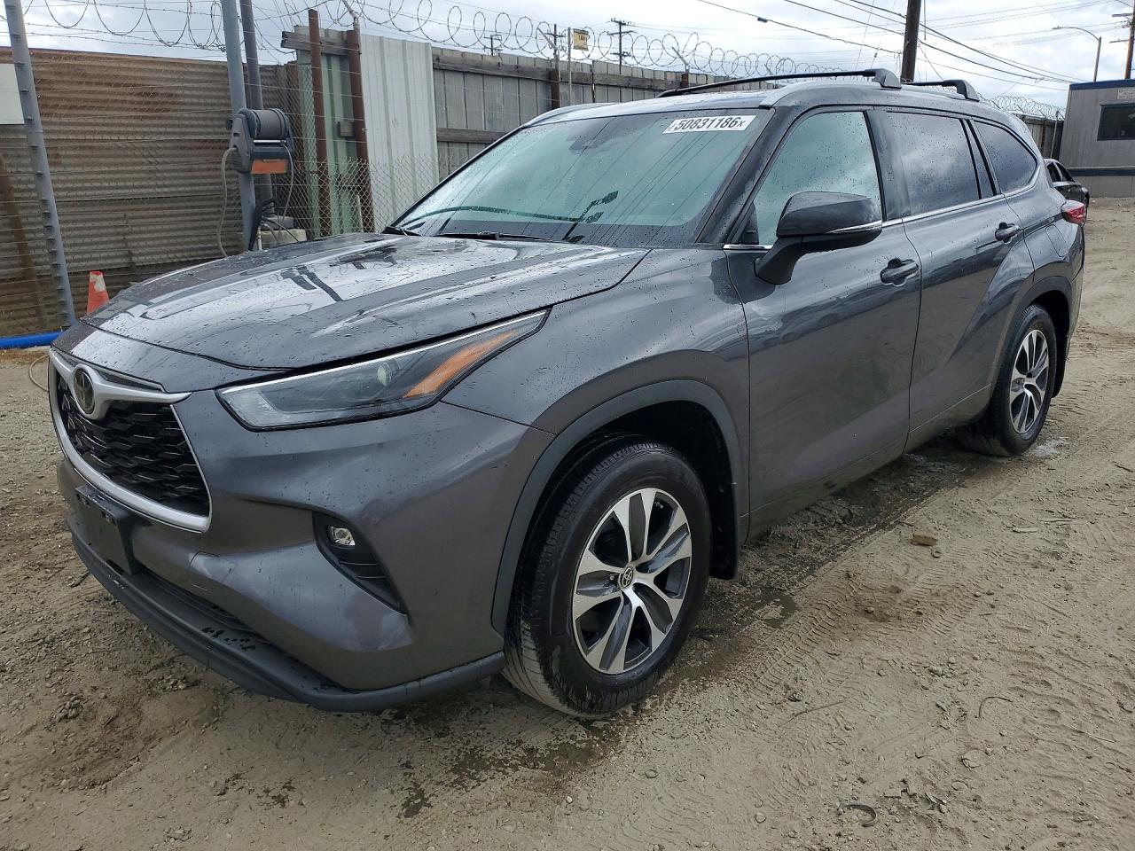 Salvage Toyota Highlander Image