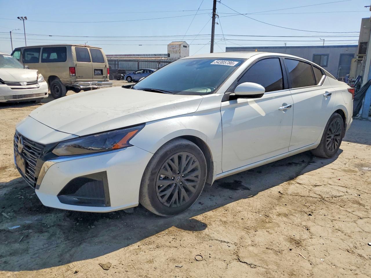 Salvage Nissan Altima Image