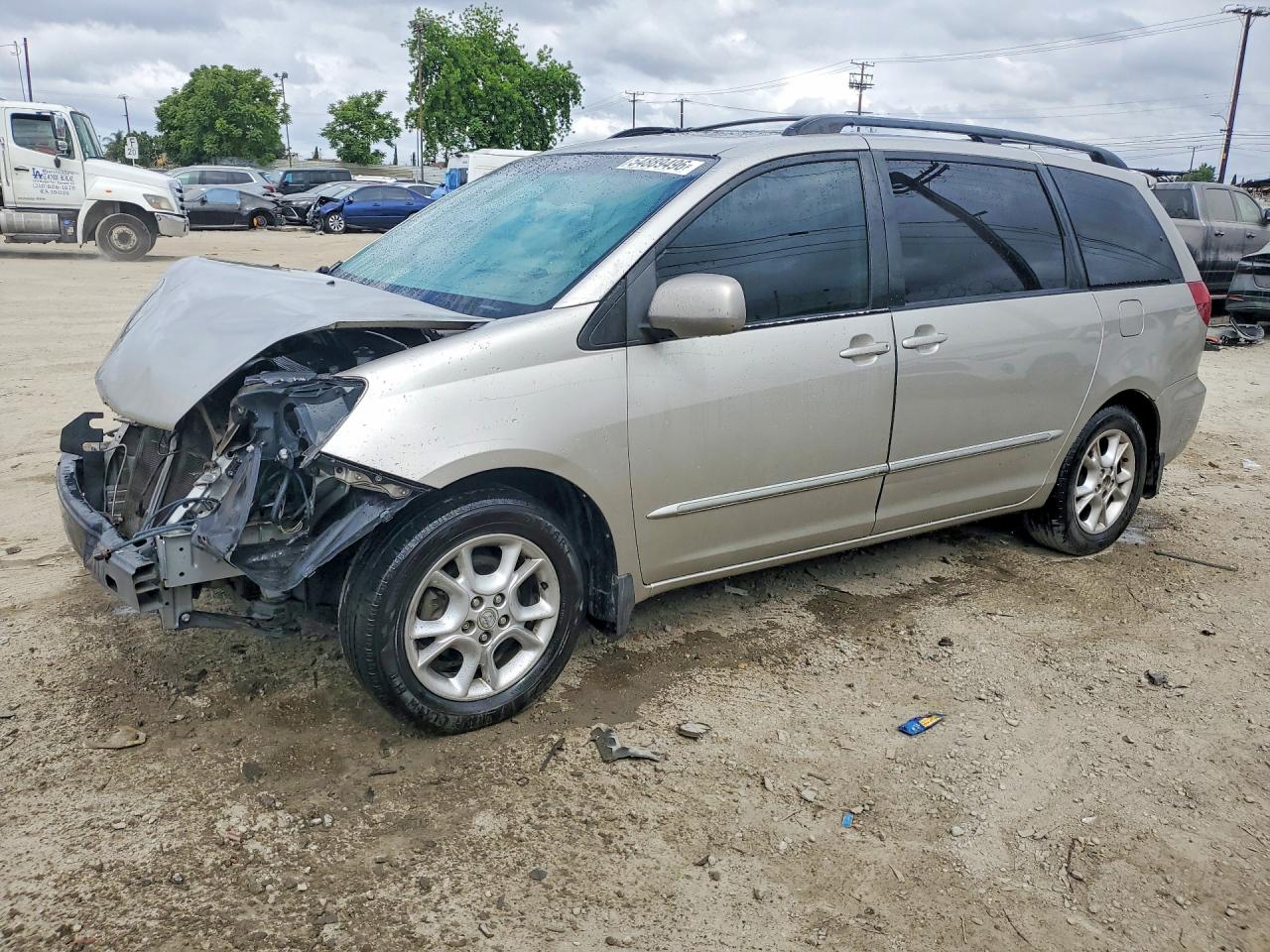 Salvage Toyota Sienna Image
