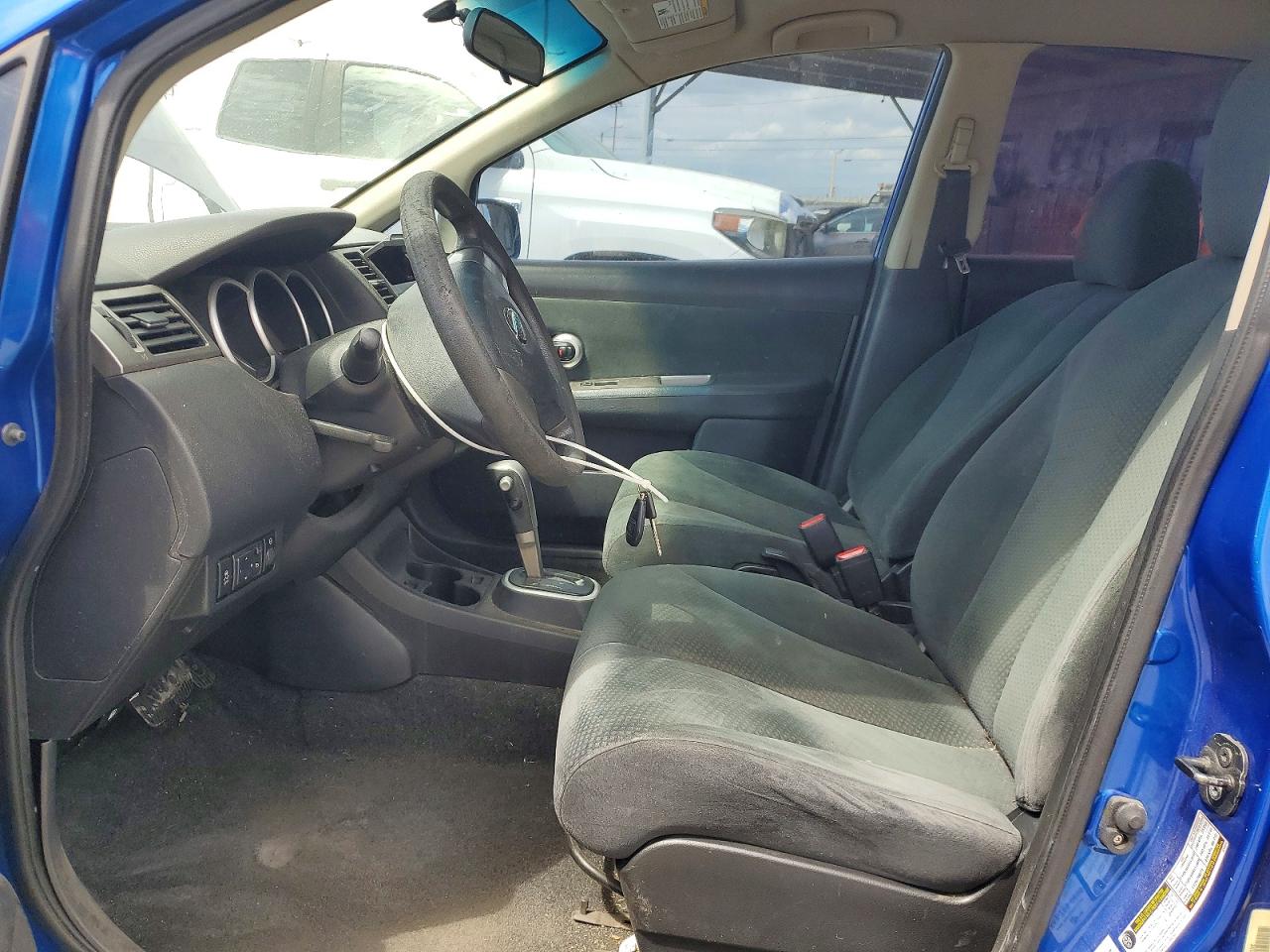 Nissan Versa 1.8 S