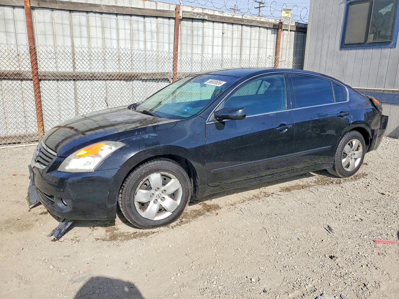 Salvage Nissan Altima Image