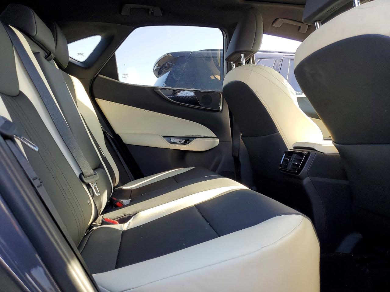 Lexus NX Base