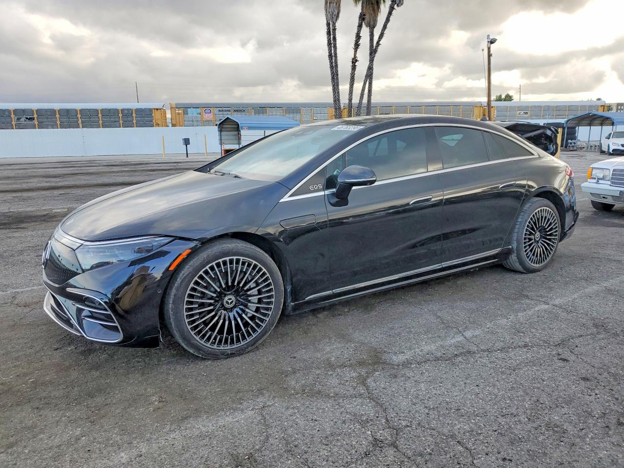 Salvage Mercedes-Benz EQS Image