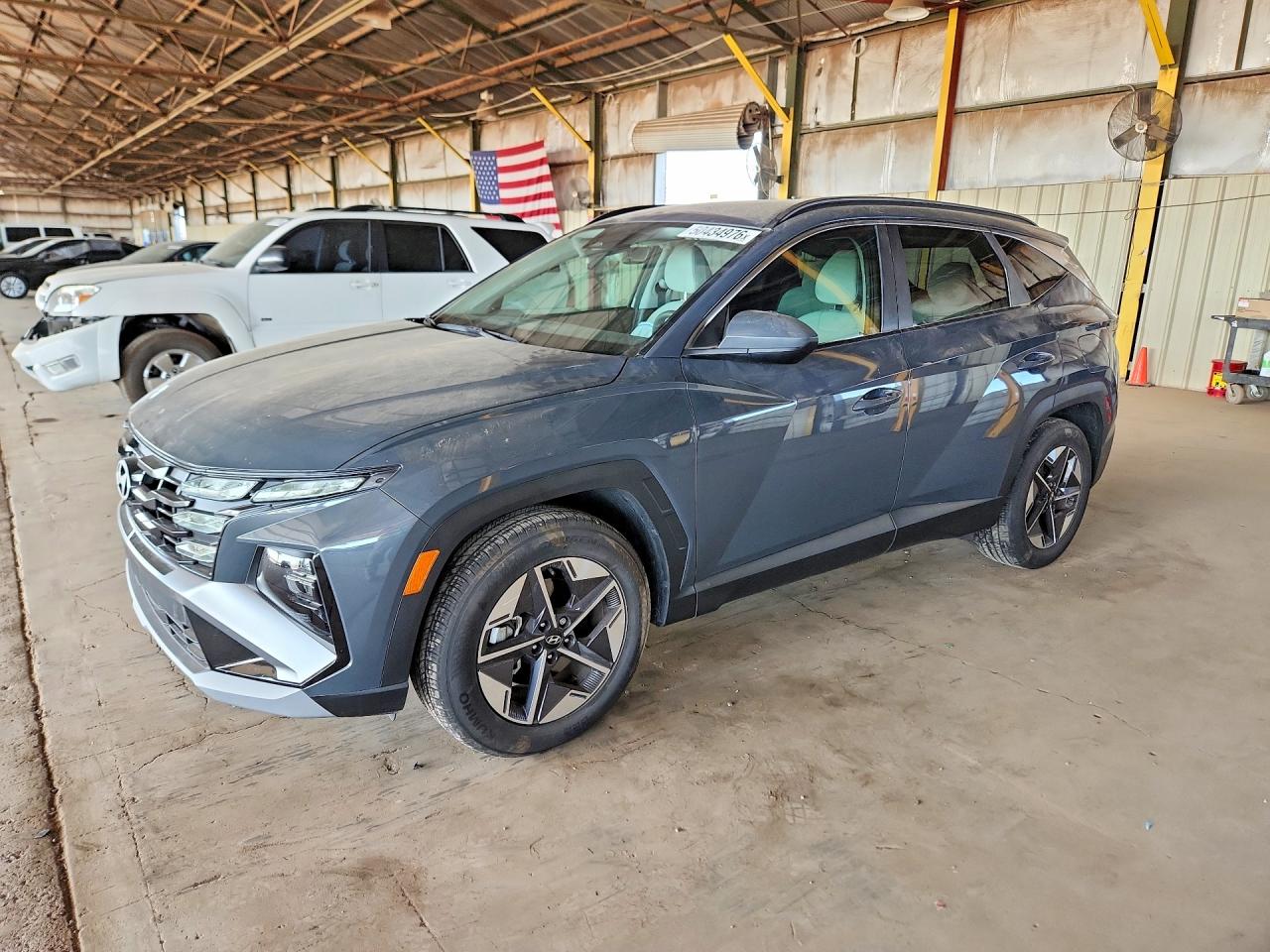 Salvage Hyundai TUCSON Image