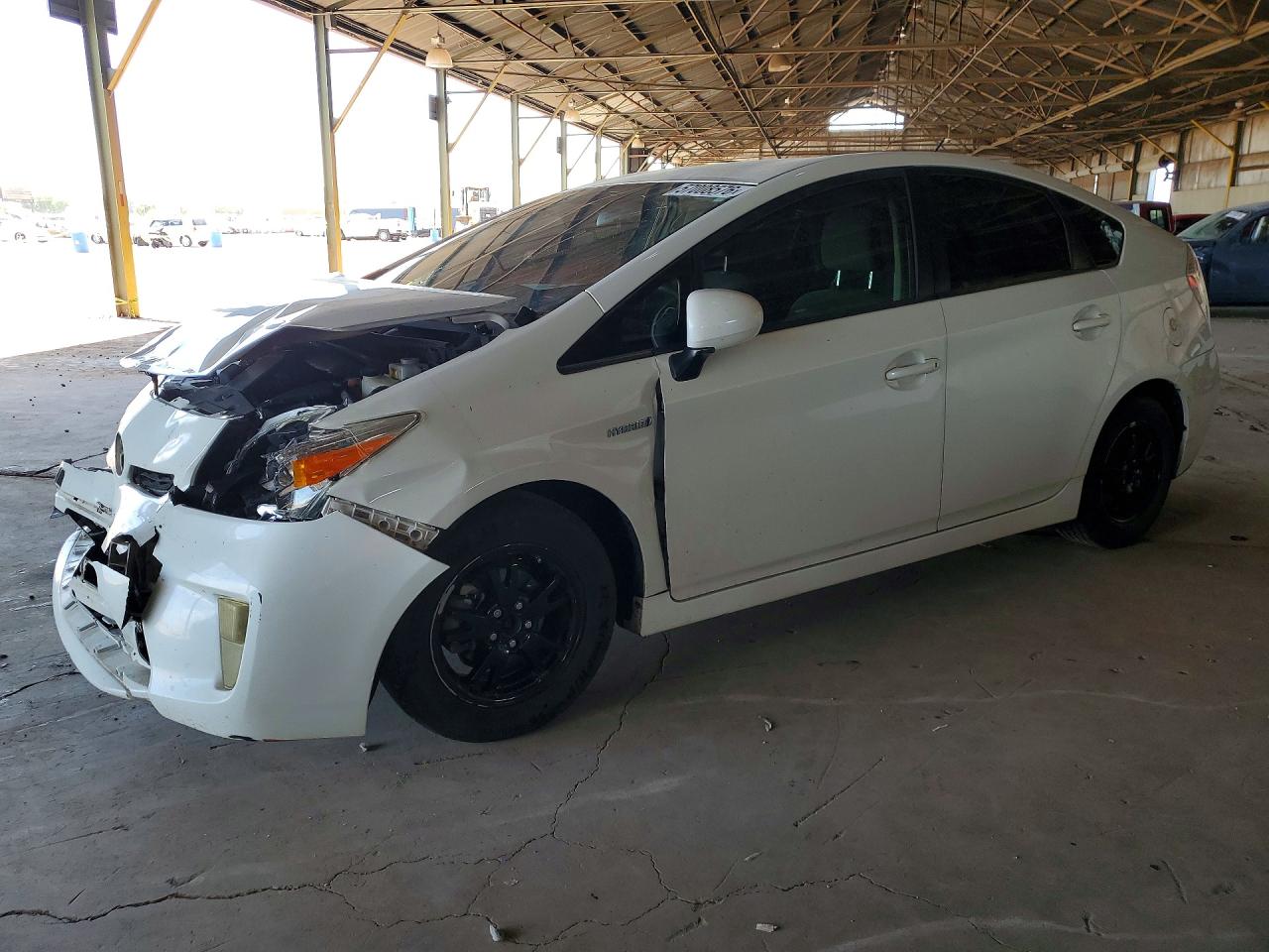 Salvage Toyota Prius Image