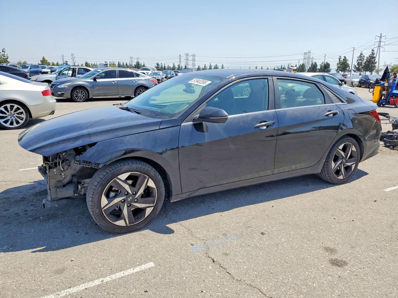 Salvage Hyundai ELANTRA Image