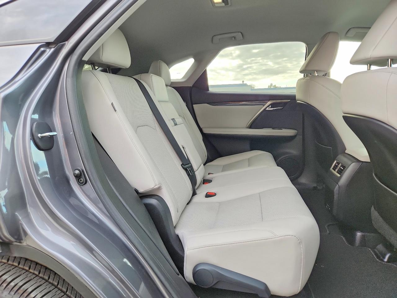 Lexus RX Base