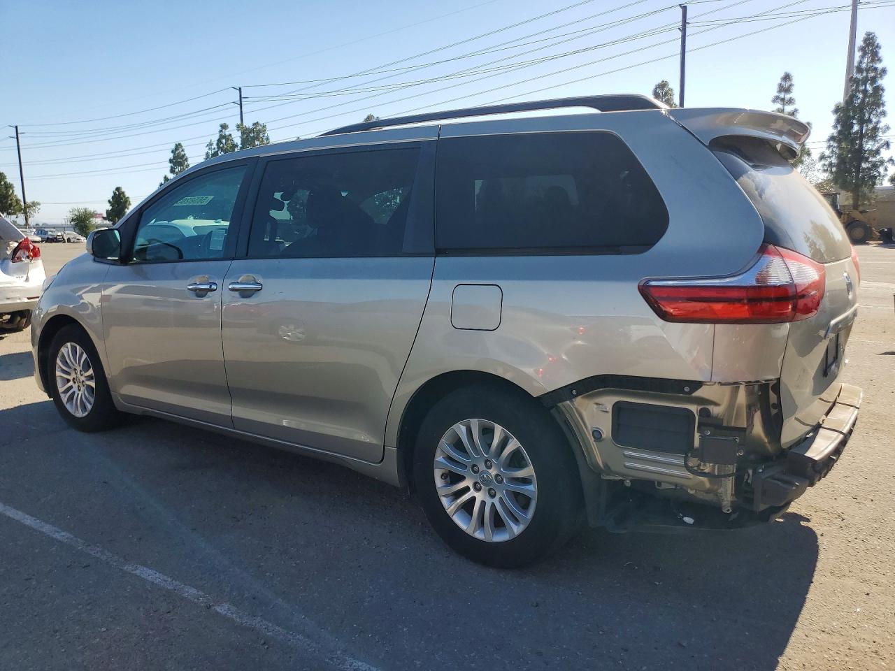 Toyota Sienna Xle 8-passenger