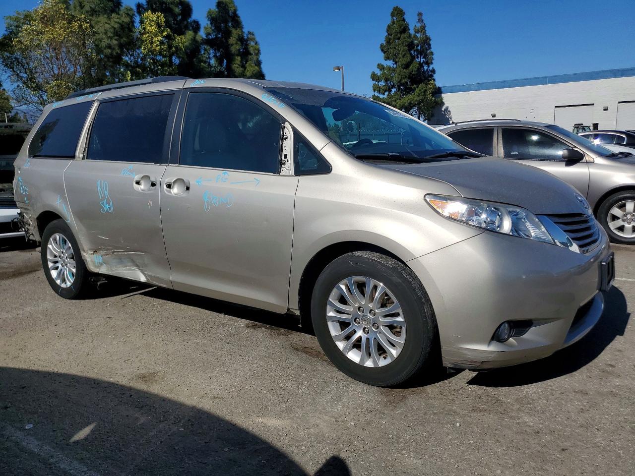 Toyota Sienna Xle 8-passenger