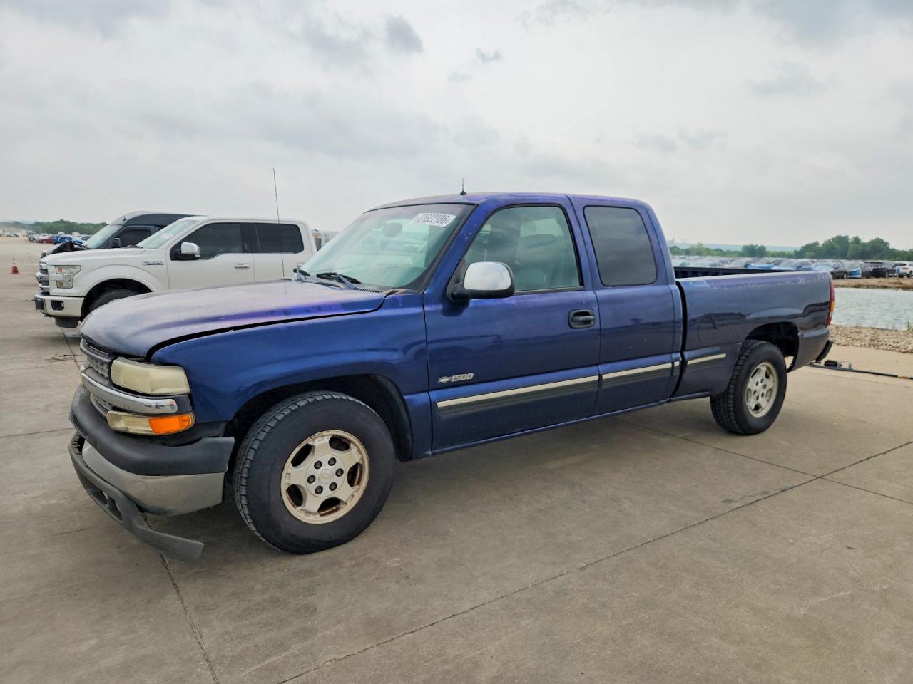 Salvage Chevrolet Silverado Image