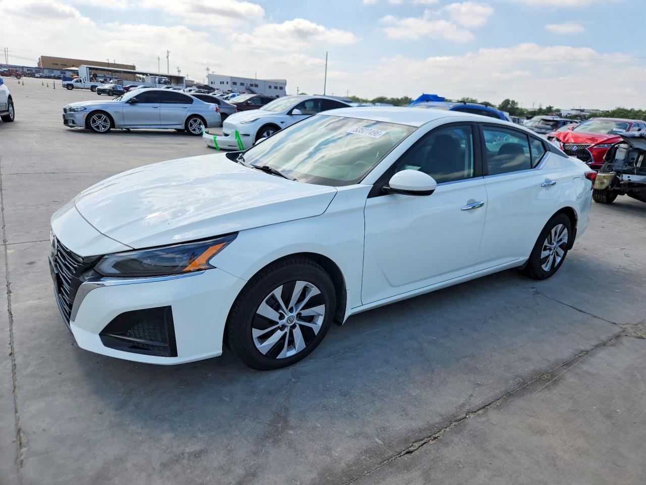 Salvage Nissan Altima Image