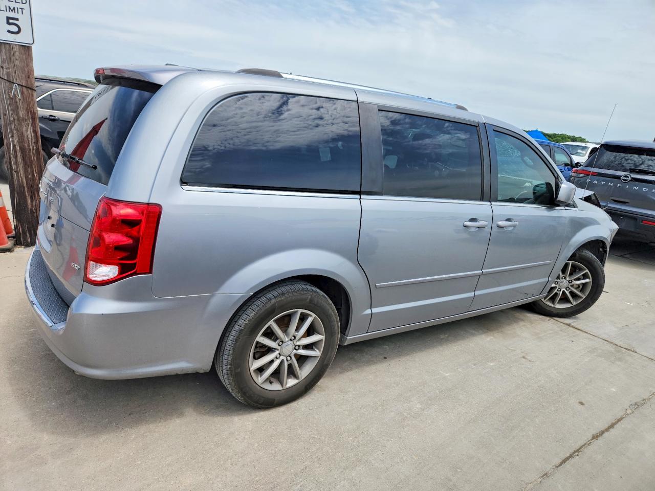 Dodge Caravan Sxt