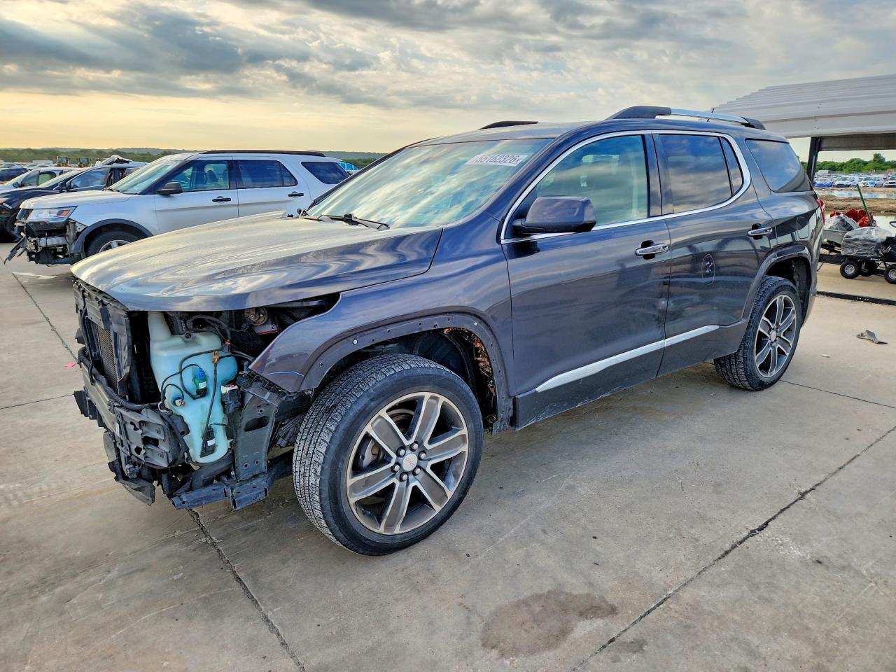 Salvage GMC Acadia Image