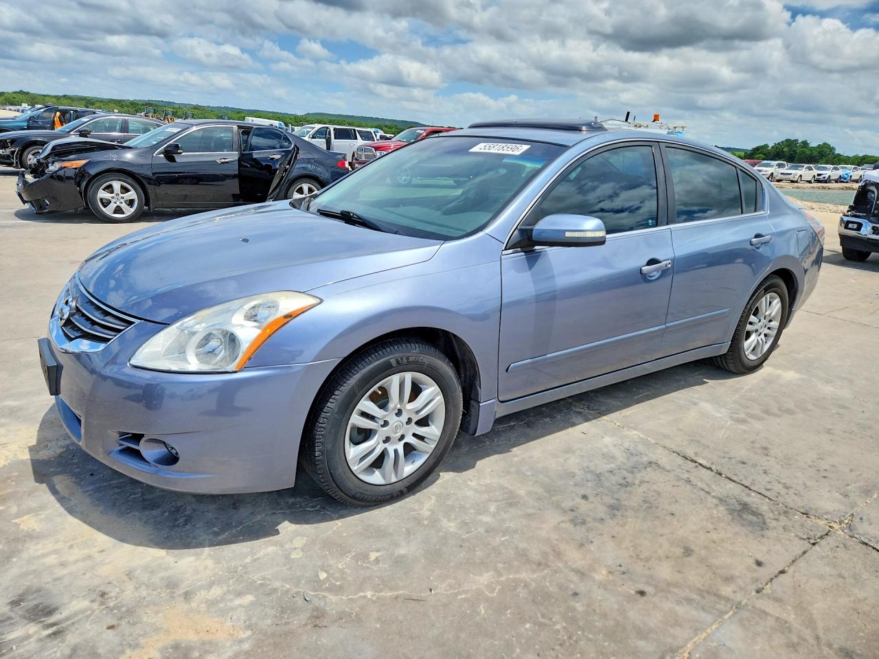 Salvage Nissan Altima Image
